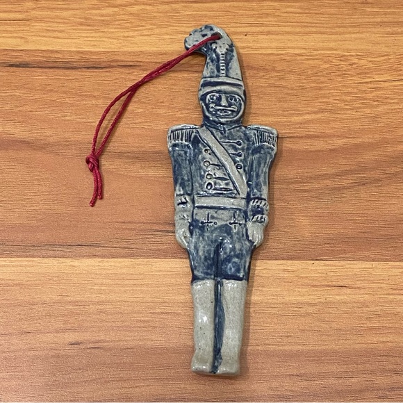 Vintage 1993 ROWE Pottery Salt Glazed Toy Soldier Christmas Tree Ornament - Picture 4 of 9